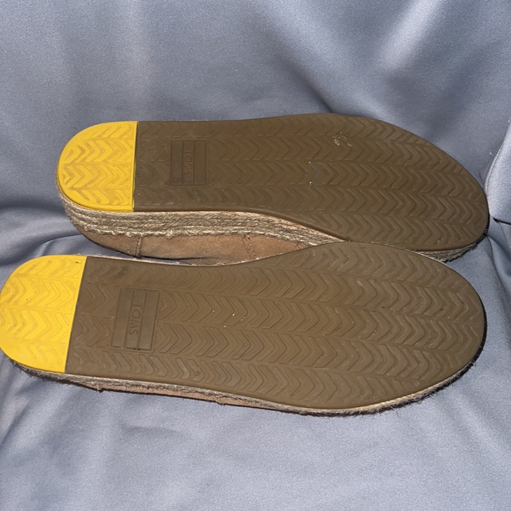 Toms, Suede, size 9 - Picture 9 of 10